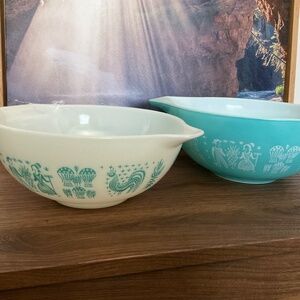 Pyrex vintage Amish butterprint Cinderella bowls in white & turquoise, set of 2